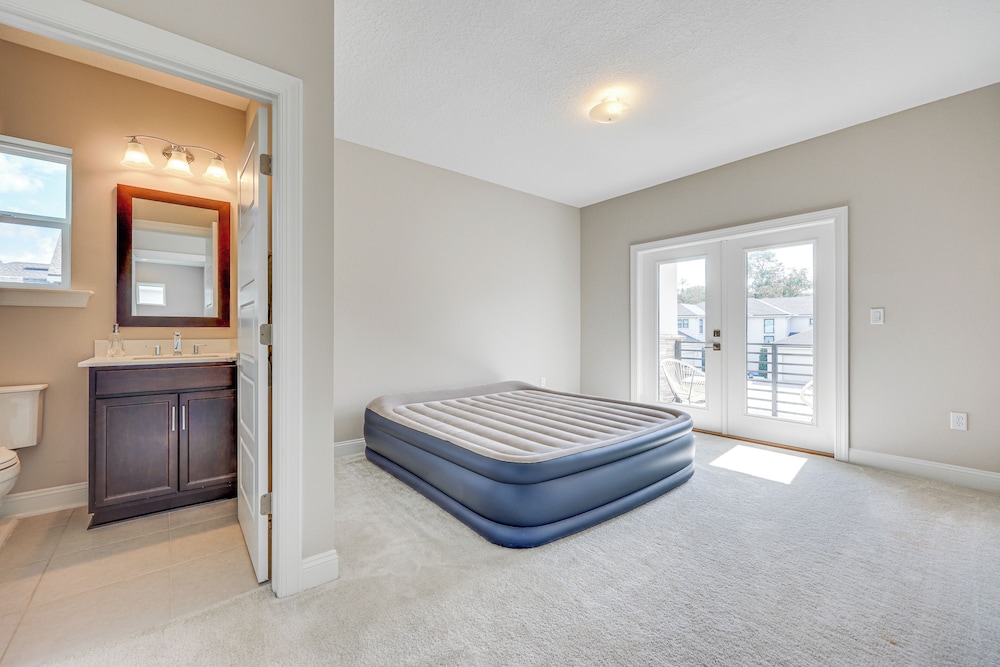 < 20 Mi to JAX Beach + Game Days: Upscale Retreat