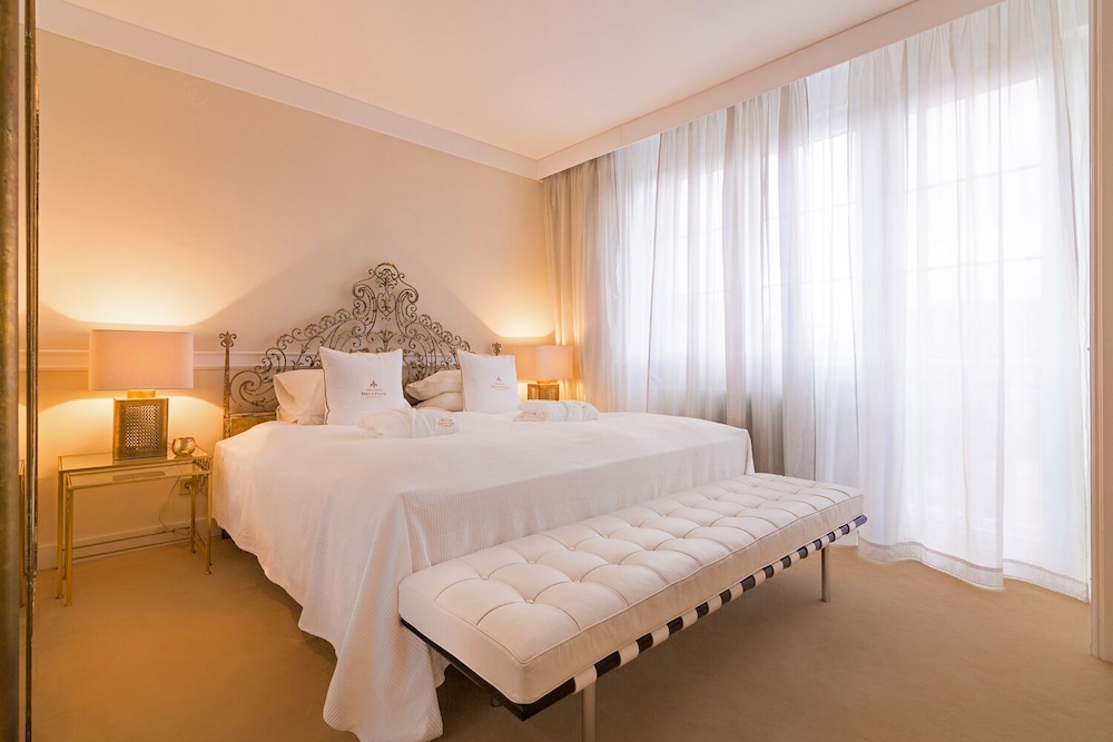 Luxury Stylish Penthouse view 4