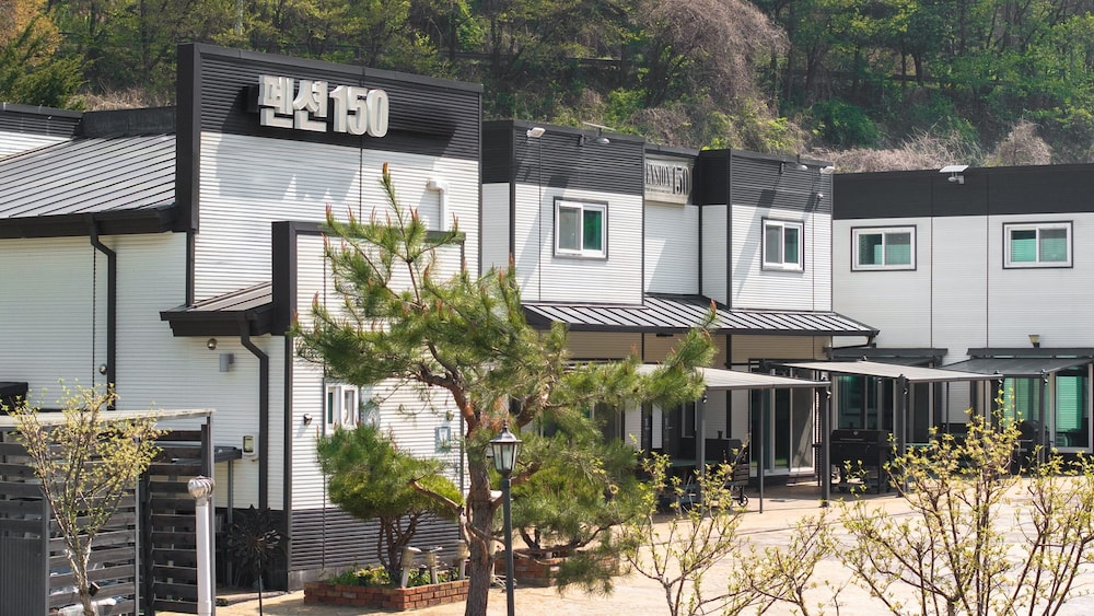 Hongcheon Pension 150