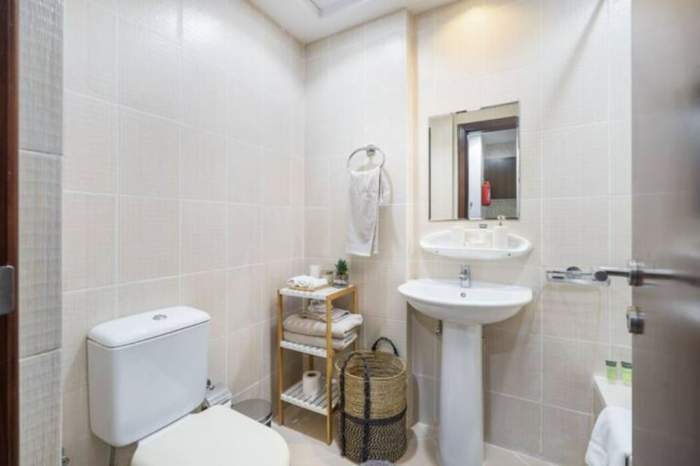 Calm Studio Apartment Right by the Golf Courses in Sports City