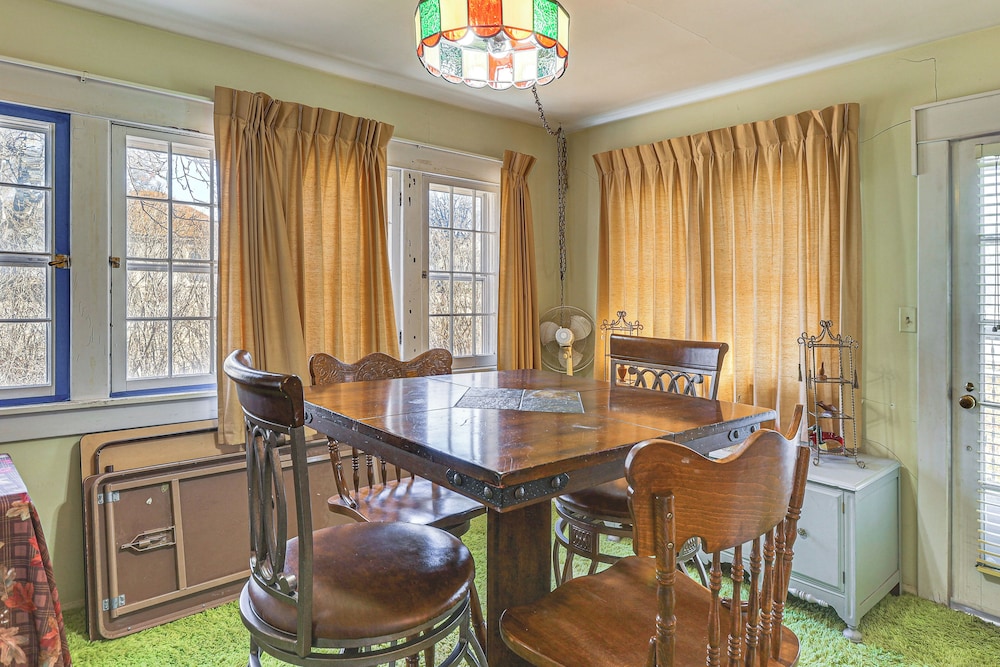 Half-mi to Atwood Lake: Spacious Home!