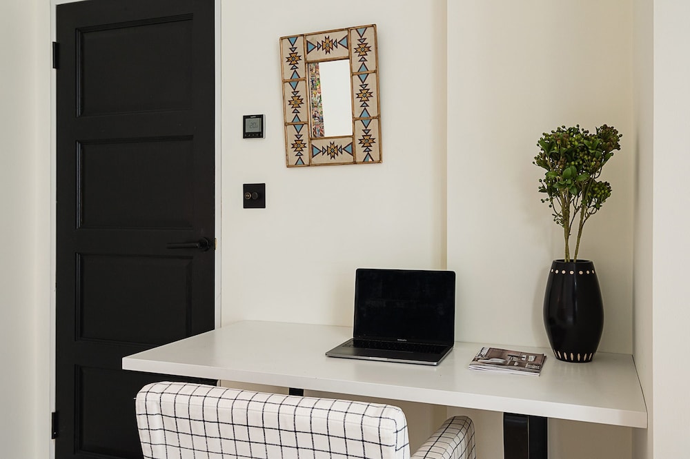 Notting Hill 2 Bed With Sauna - by Out of Office Lifestyle