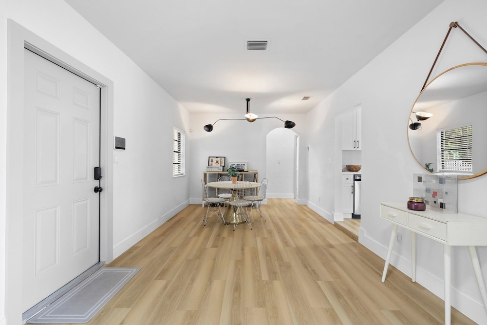 Charming House with Free Parking