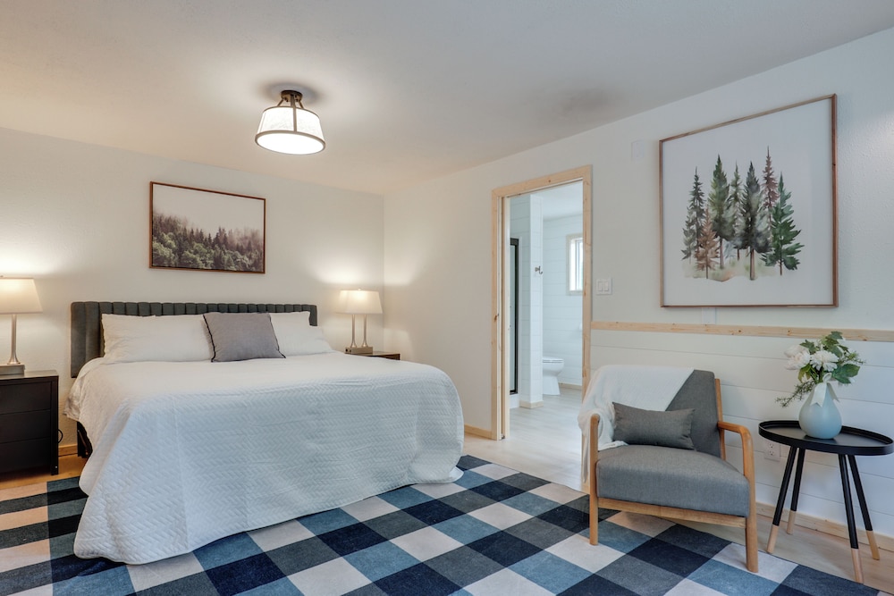 Snowmobile Trail On-site: Cozy Post Lake Retreat