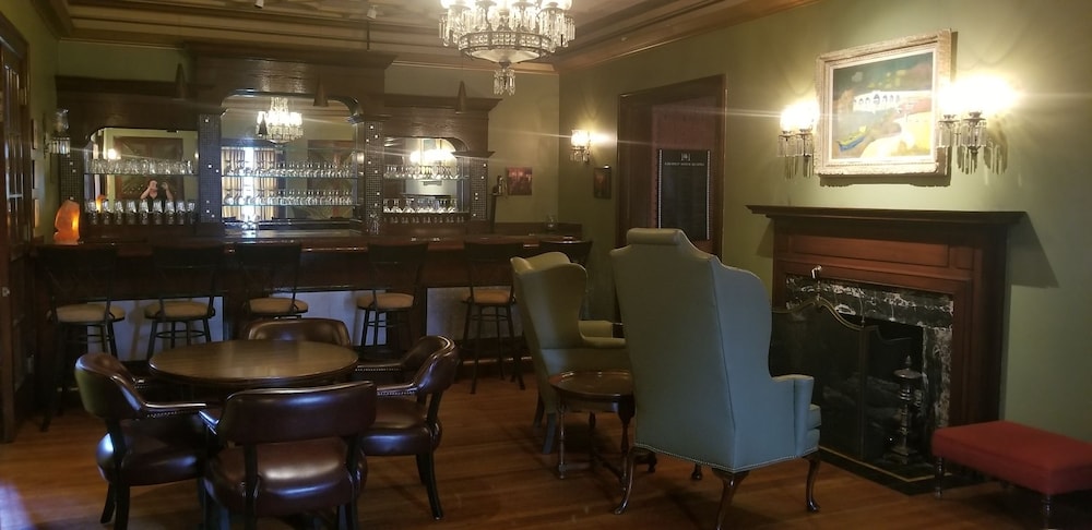 Downtown Guest Quarters Hotel