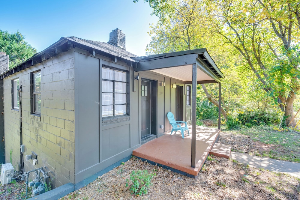 2 Mi to East Atlanta Village: Cozy Studio w/ Porch