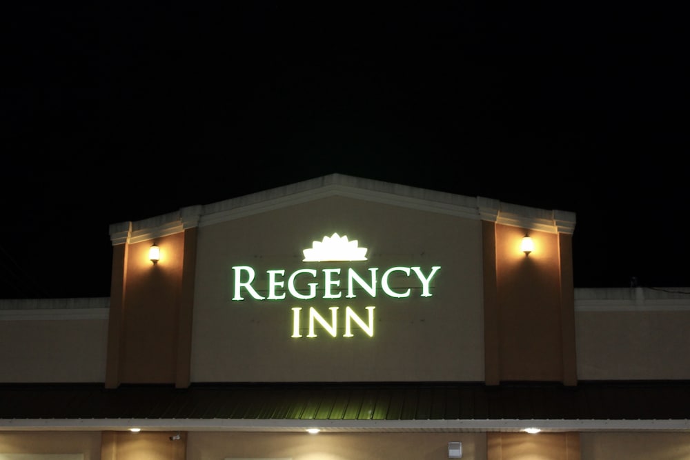 Rolla Vacations - Regency Inn - Property Image 4