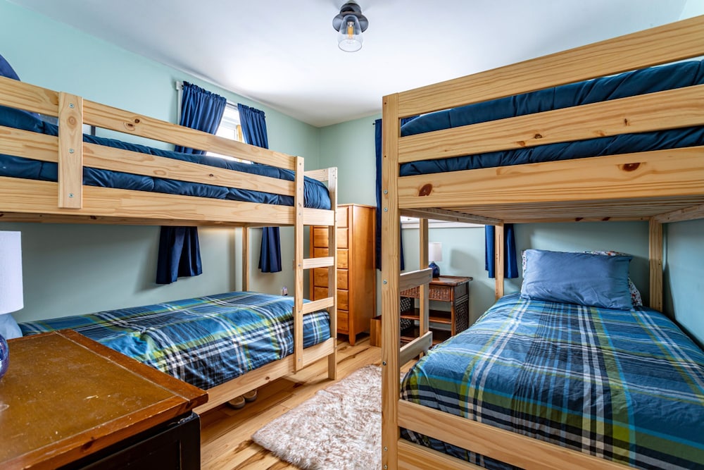 Ski Hike Lodge 5BR w Fire Pit Cozy Spaces
