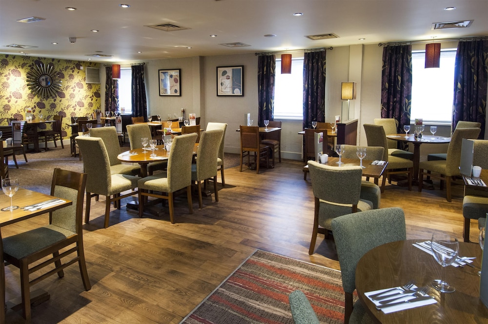 Premier Inn Leeds City - Elland Road — photo 7