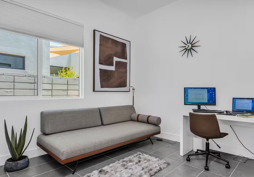 Modern Miralon - Sophisticated Retreat for Up To 5 w/ Resort Amenities