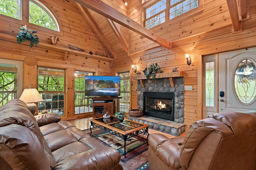 Elk Rapids On Cosby Creek 3 Bedroom Cabin