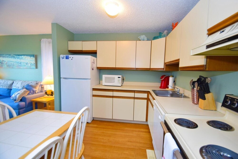 Sunset Landing 24 2 Bedroom Townhouse by RedAwning view 3
