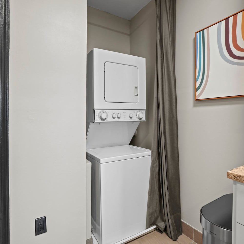 Spacious Sunny Shaw 1BR 1BA Apartment