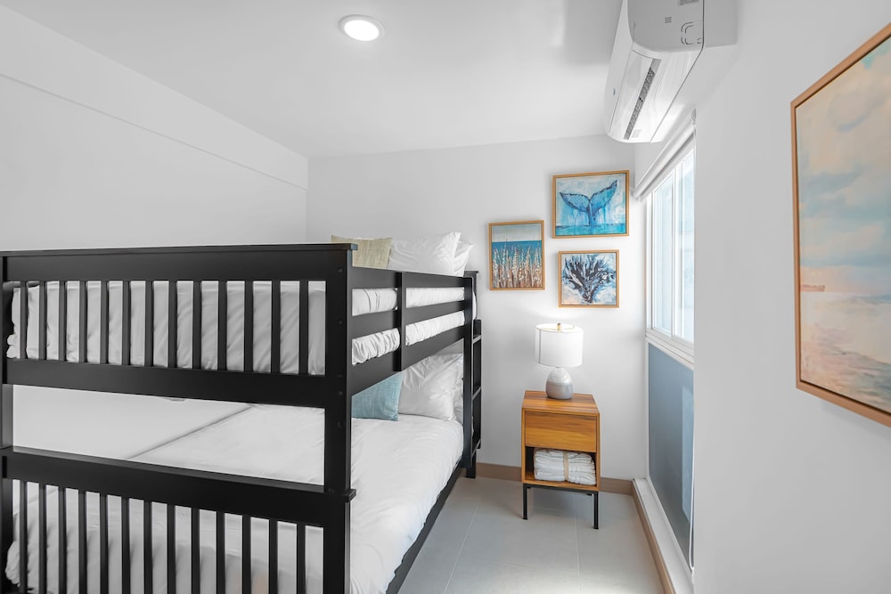 Upstay - Brand New Condo w Pool - 5 Mins to Beach