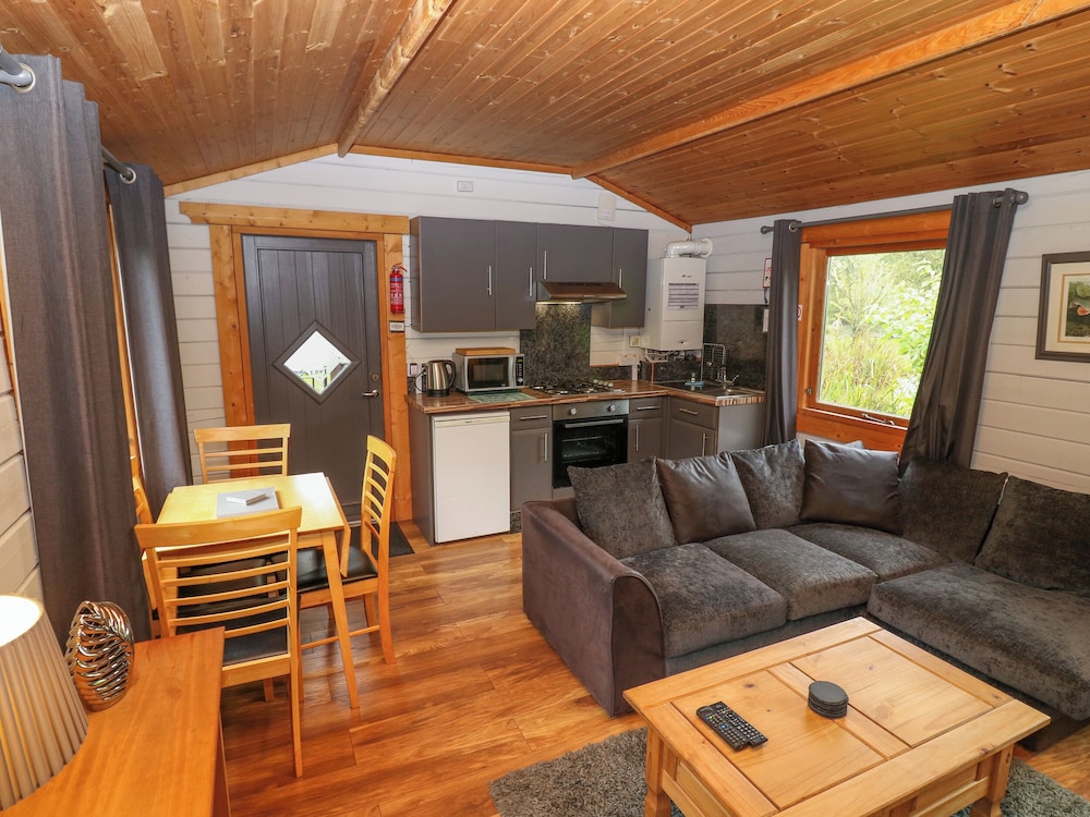 Lakeside Lodge