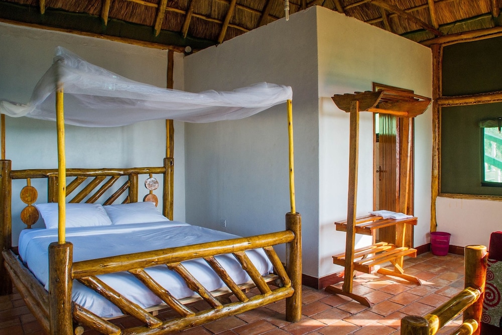 Queen Elizabeth Park View Tourist Lodge
