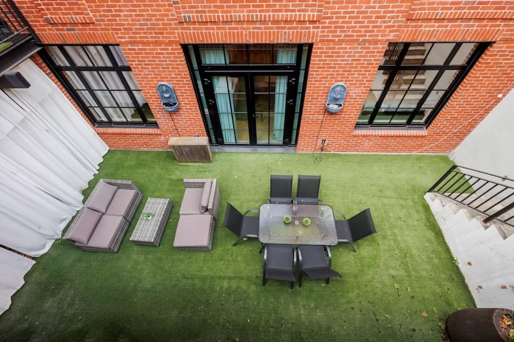 Clinton by Rovetravel 3BR Duplex w Backyard