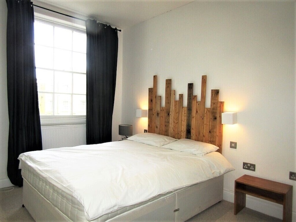 Large Private Double En-suite - 5