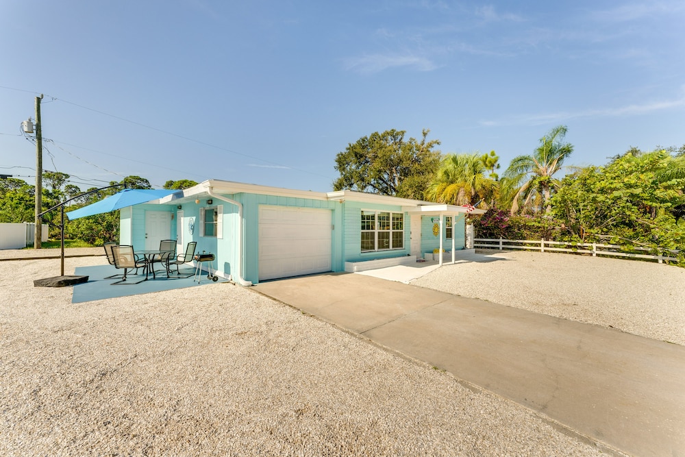 Pet-friendly Venice Vacation Rental, 3 Mi to Beach