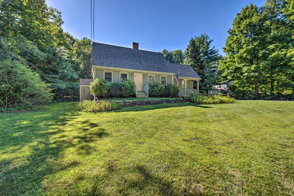 Charming Saco Home w/ Deck, 5 Mi to Beach! view 4