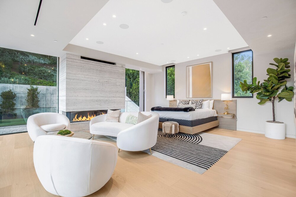 Hutton Villa - 5-bedroom Retreat in Iconic Beverly Hills Oasis