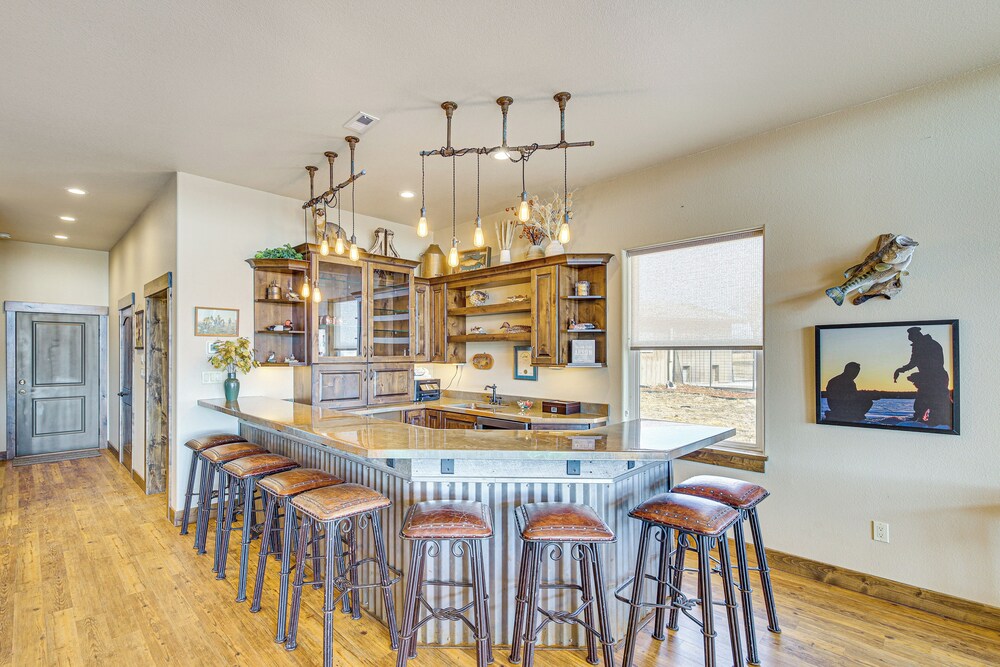 Riverside Retreat in Bridgeport w/ Game Room!