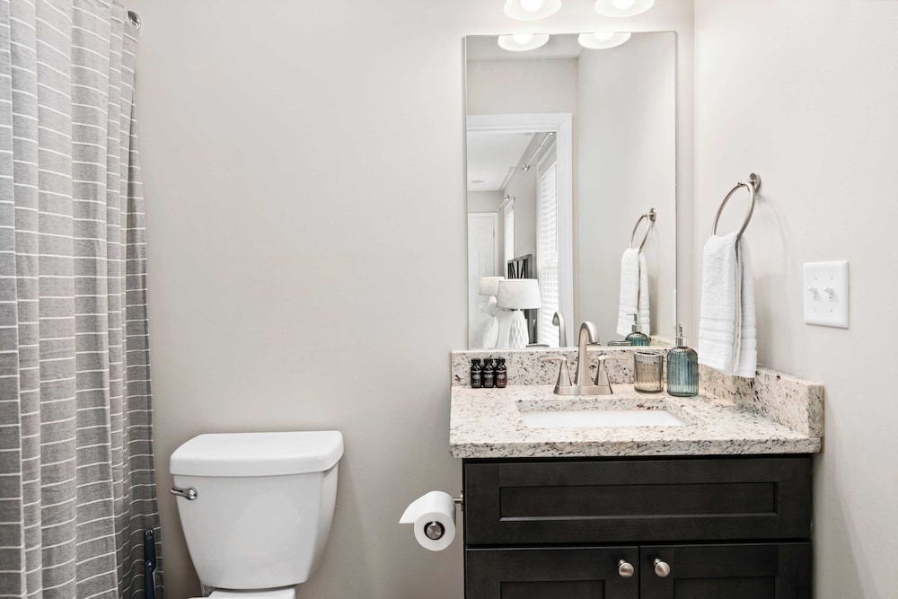 White Pine & Red Bud Buyout by Avantstay 2 Home Buyout Sleeps 16!