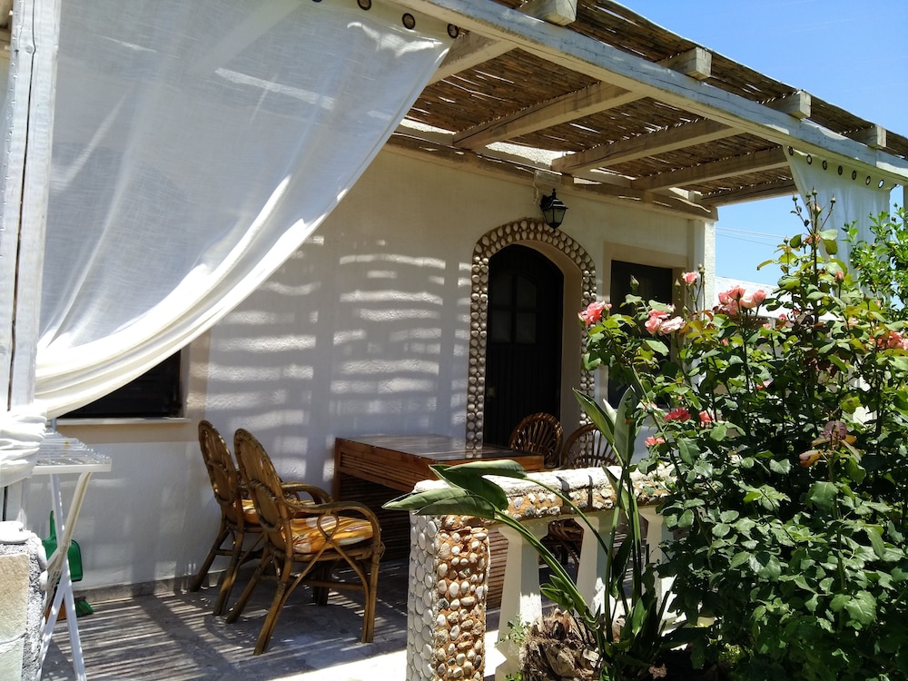 Spaceful Apartment With Veranda 'n Garden