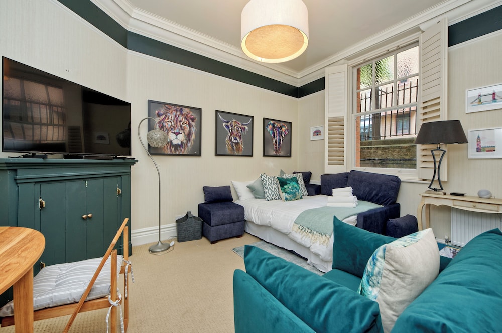 Westminster Retreat by Underthedoormat