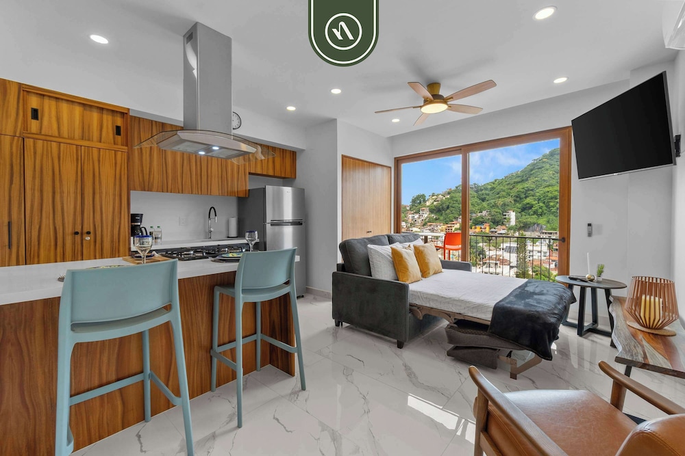 New 1 BR Condo - Rooftop Pool - Oceanview