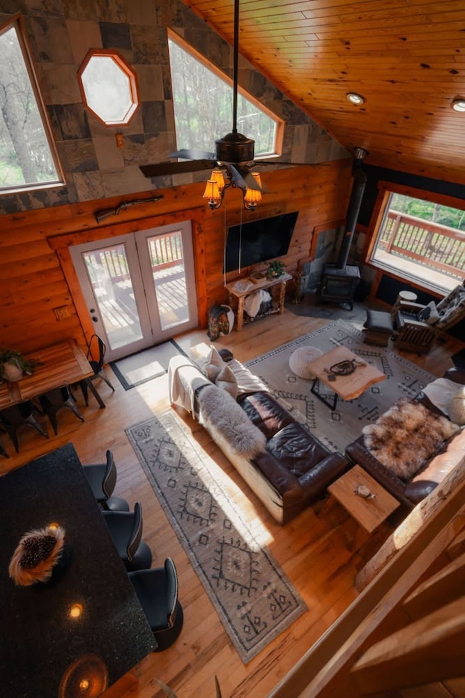 Cozy Cabin With Hot Tub - Near all in Hocking Hills