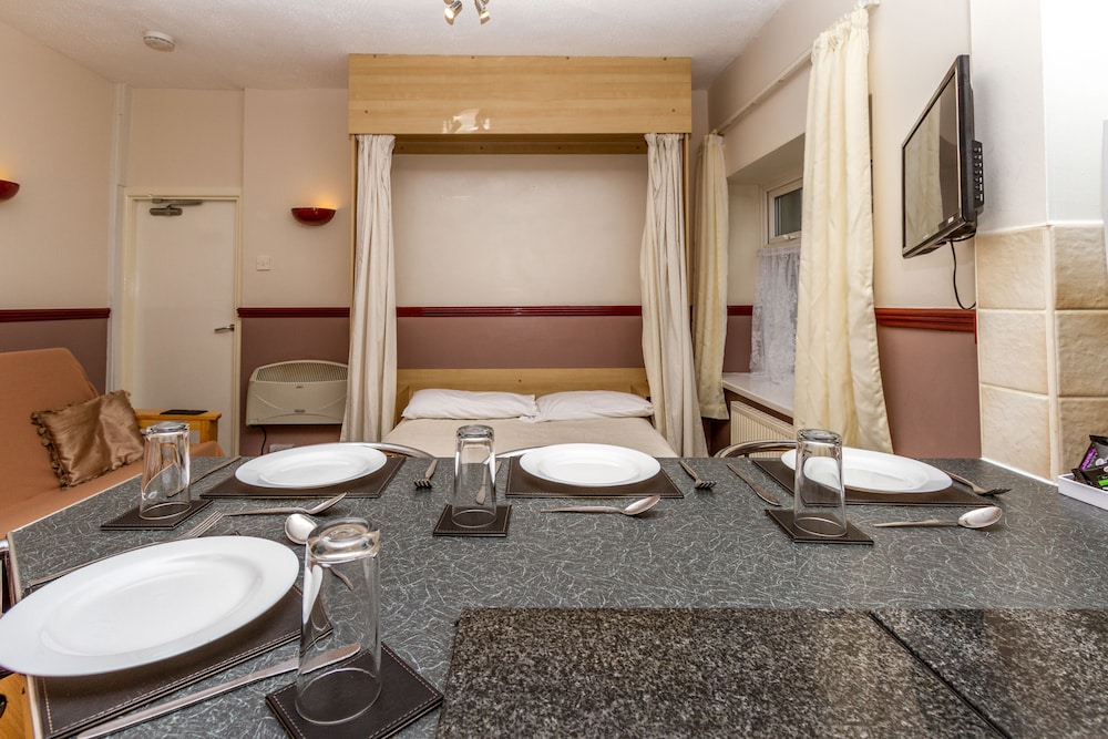 Lynton Apartments