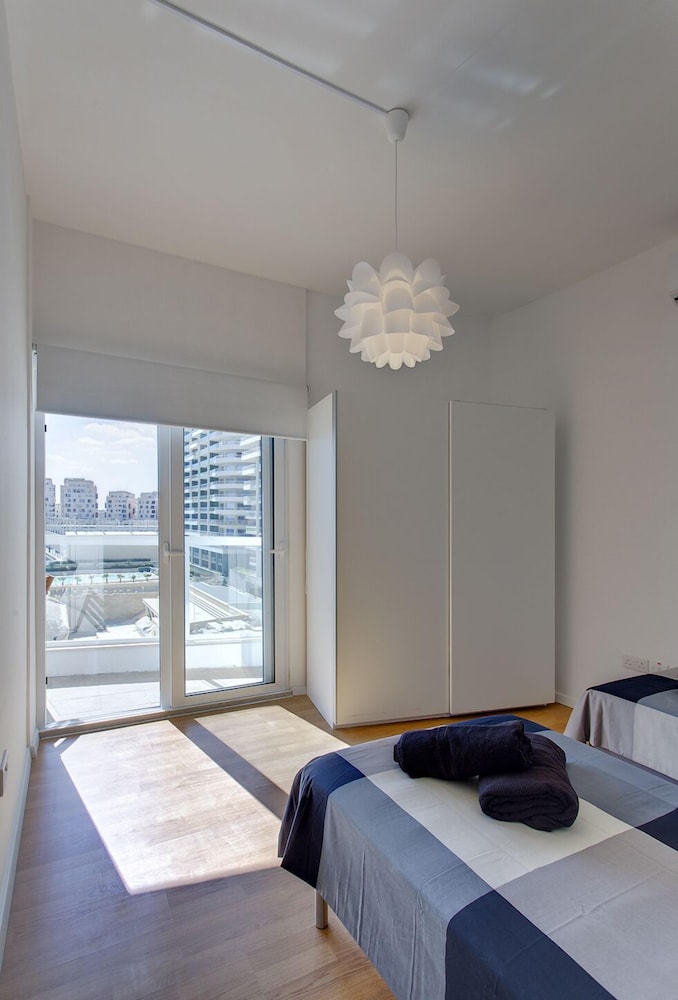 Modern Apartment With Stunning Seaviews view 4