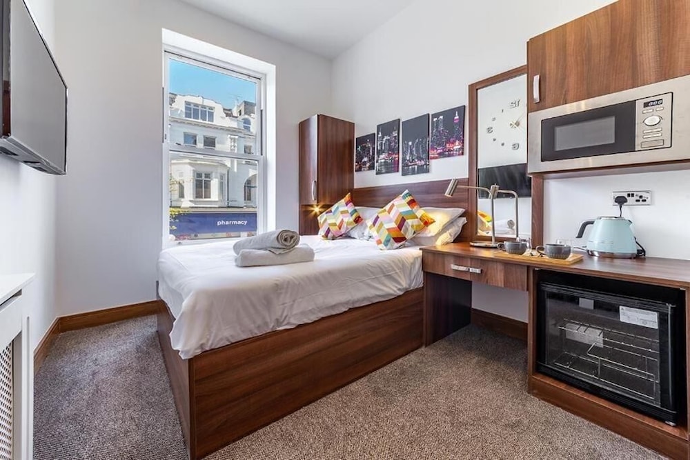 205 Earls Court