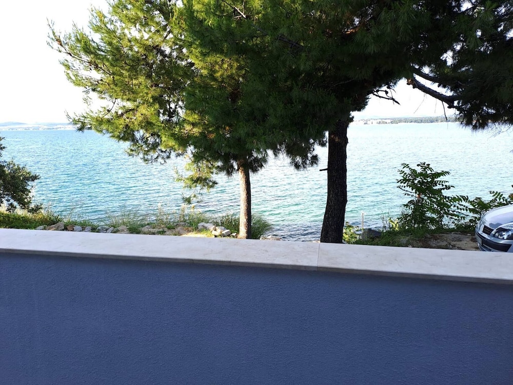 Beachfront Apartment Green Pine view 4