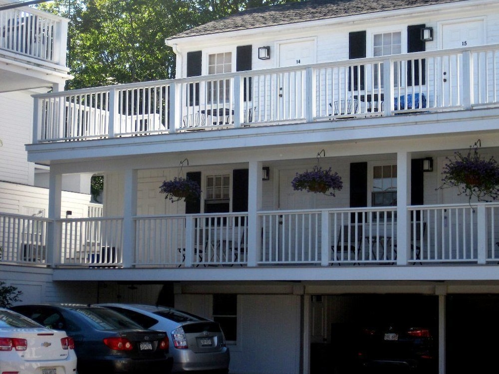 Eagle House Motel