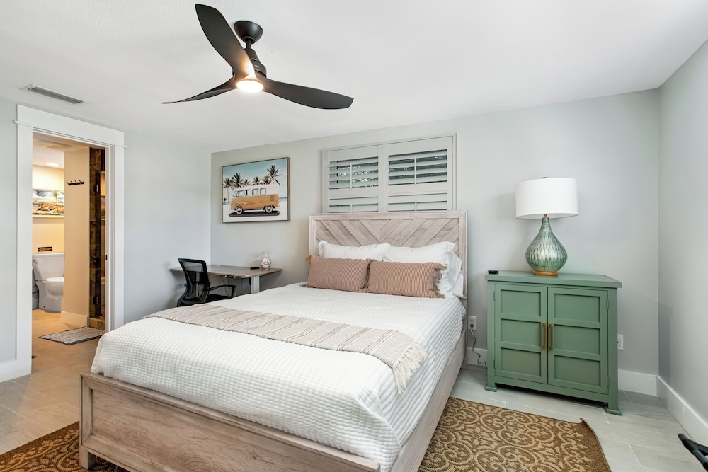 Luxury Pool Retreat near Siesta Key
