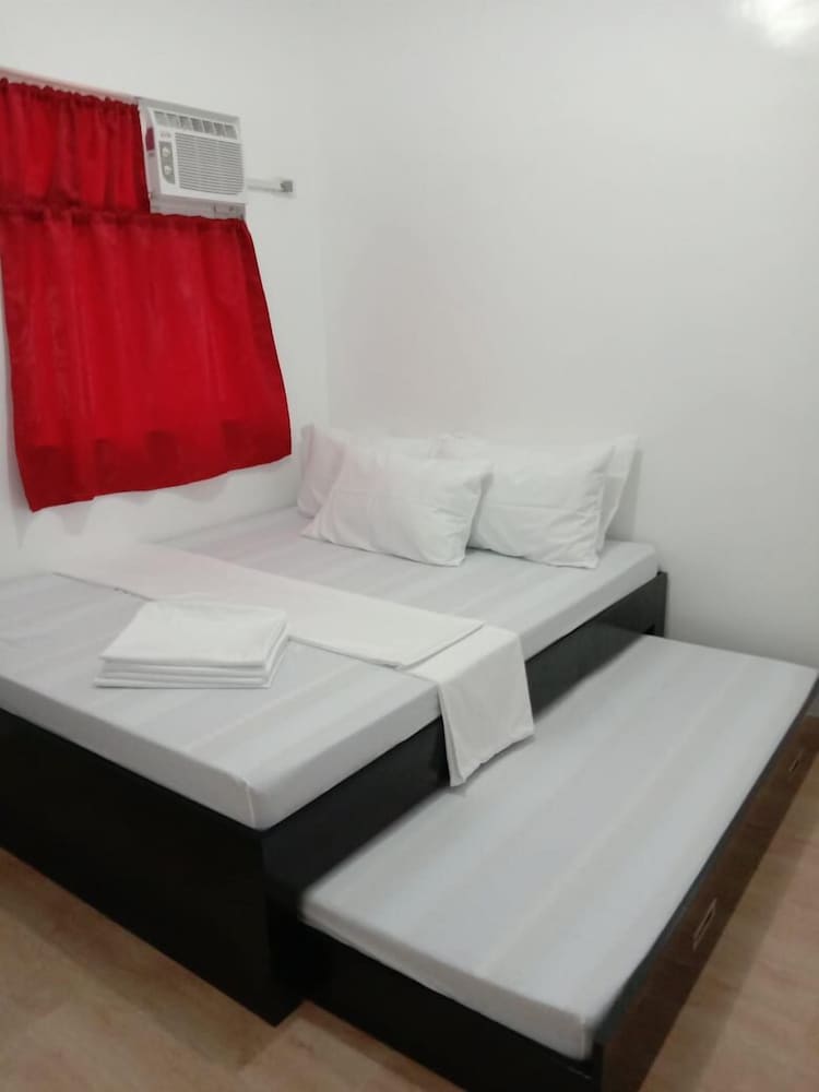3 x 2BR each good for 12pax 3km to beach