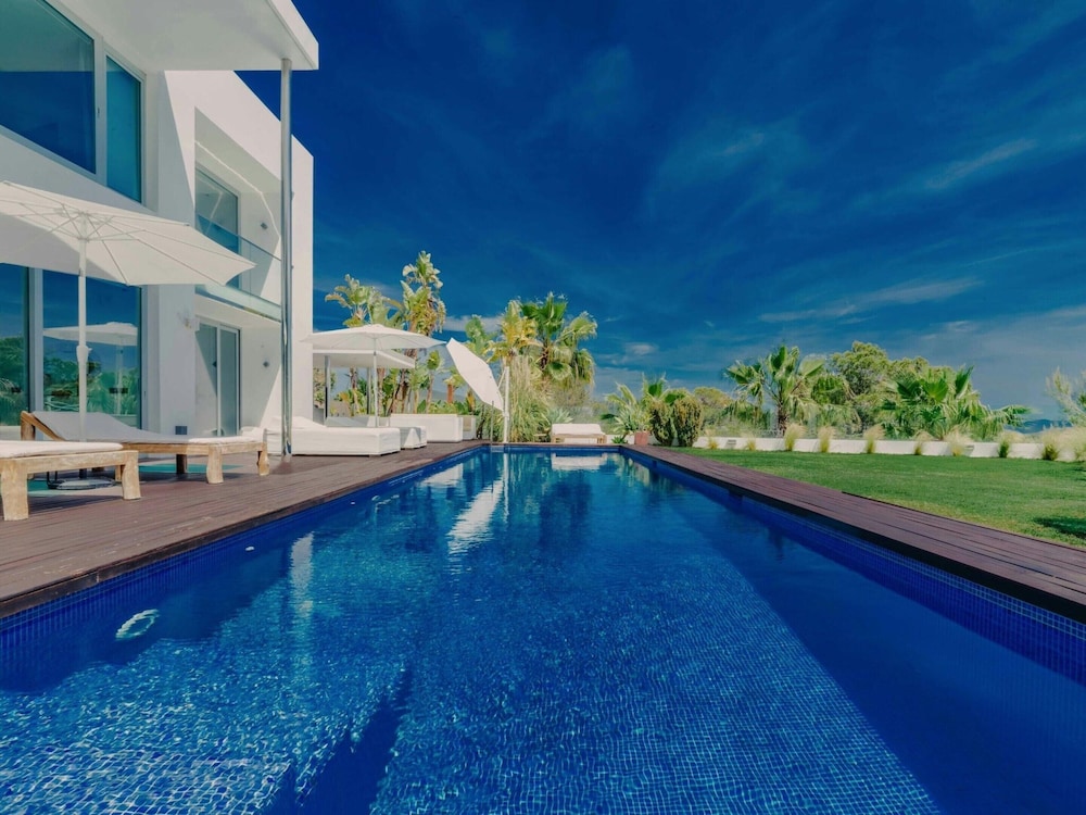 Holiday Home With Whirlpool Bathtub