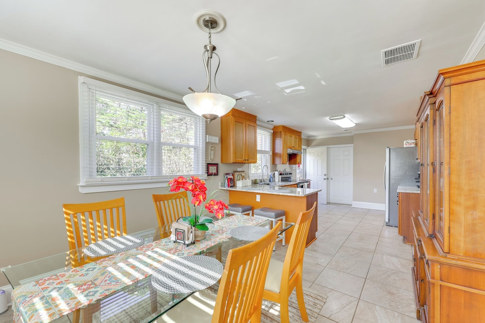 14 Mi to Raleigh: Charming Family Home!