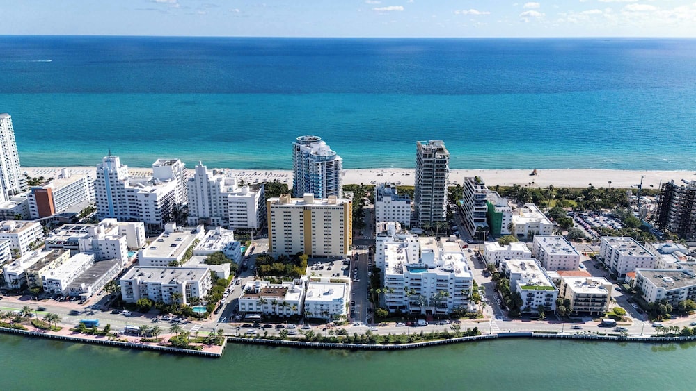 Retro Miami Getaway With Free Parking 1 Minute From Beach