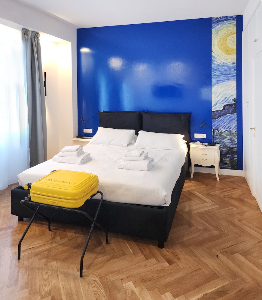 Prisma Rooms