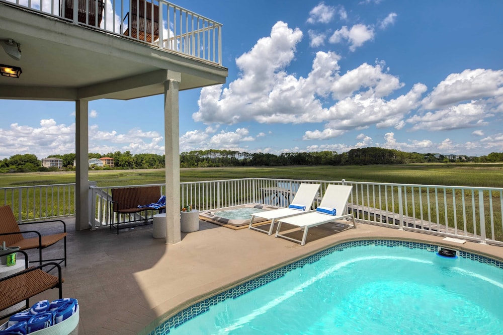 Sleeps 38 2 Homes, Steps to the Beach, Private Pool + Hottub, Game Room, Views