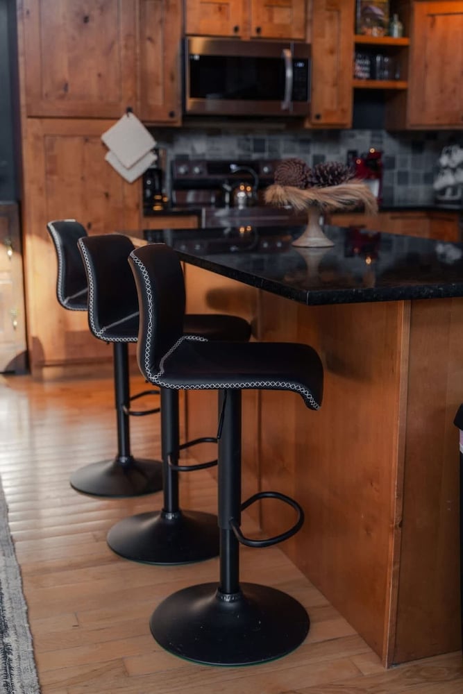 Cozy Cabin With Hot Tub - Near all in Hocking Hills