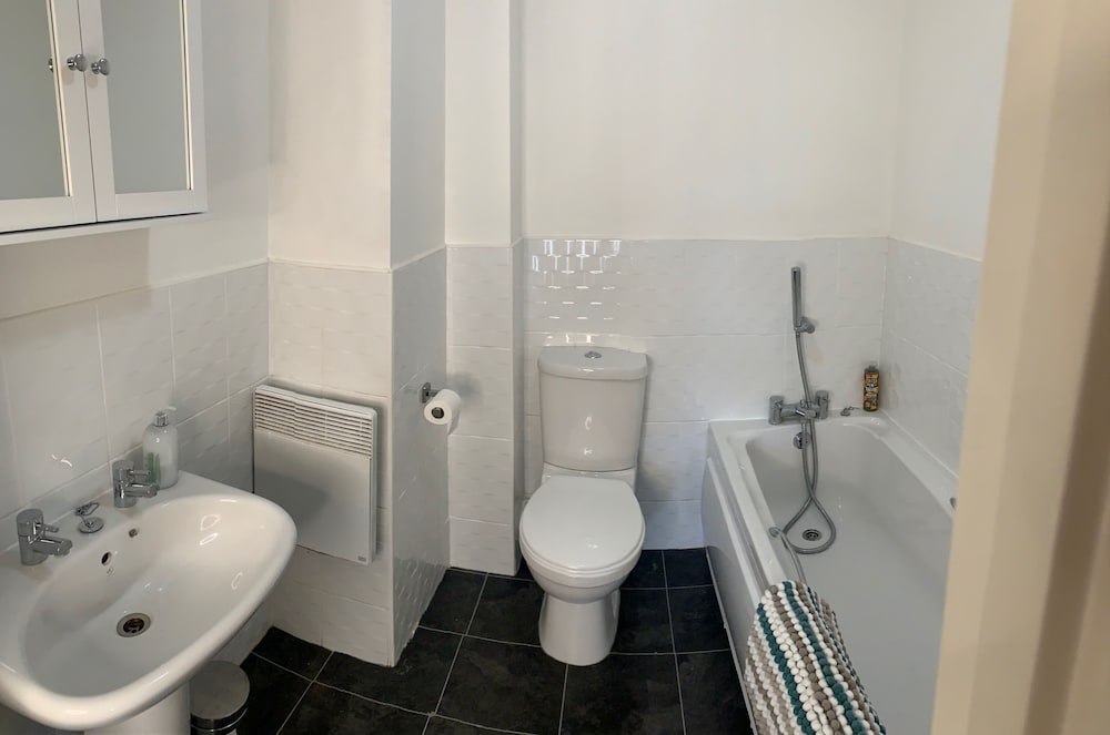 Sleeps 4/6 pet Friendly Parking nr Nec/warwick uni