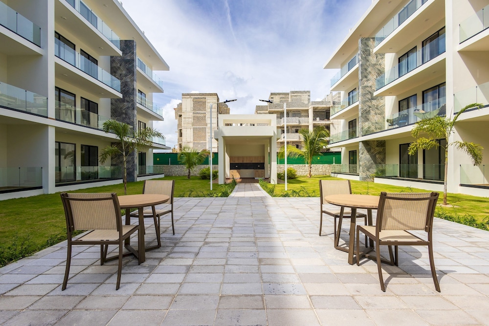 2BR Oasis in Eden Tropical - BBQ Pool Near Beach