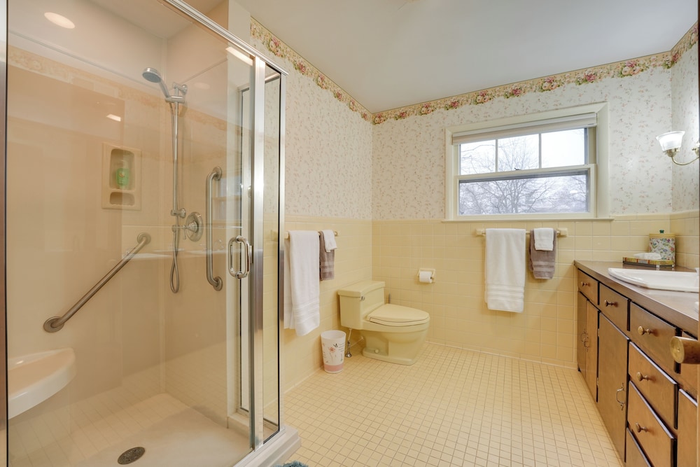 Cozy Hillsdale Home 1 Mi to Baw Beese Lake! - Property Image 7
