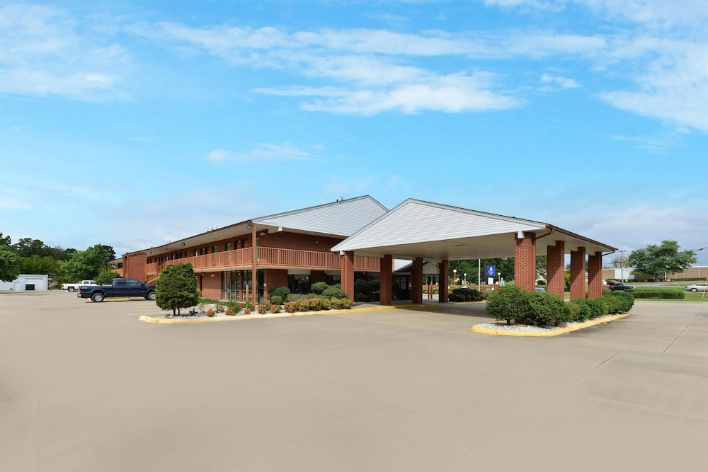 Americas Best Value Inn  Suites Sheridan - Property Image 3
