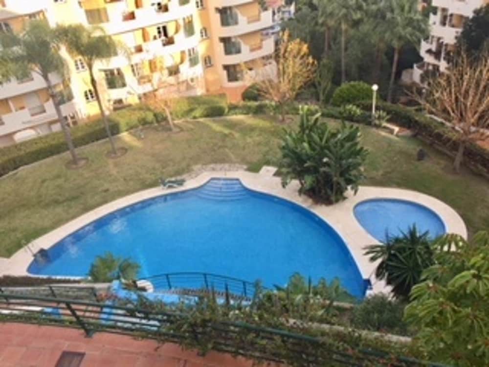 2-bed Sea View Apt, 10 Mins From Puerto Banus
