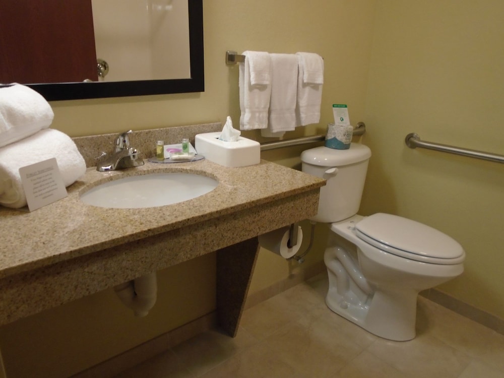 Cobblestone Inn & Suites